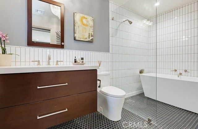 6713 E Ocean, Long Beach, CA 90803