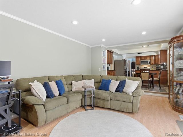 5920 Montgomery Drive, Utica, MI 48316