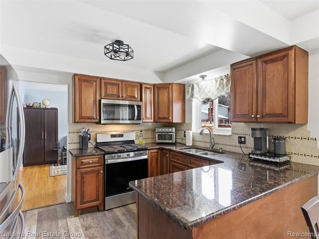 5920 Montgomery Drive, Utica, MI 48316