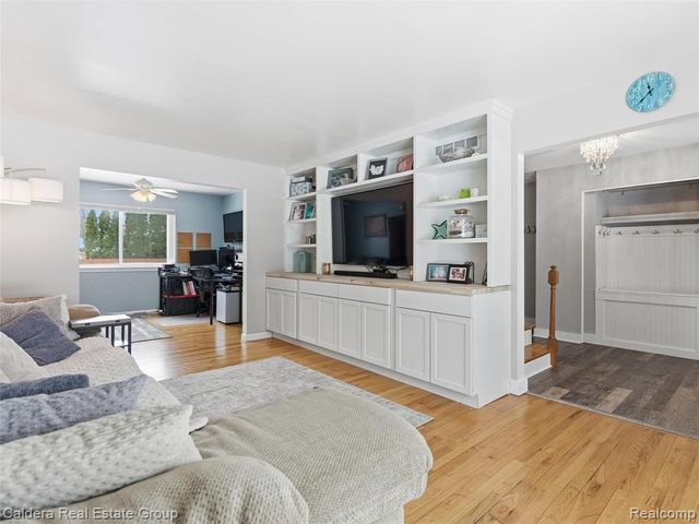 5920 Montgomery Drive, Utica, MI 48316