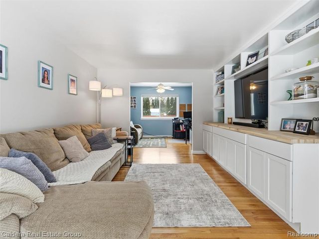 5920 Montgomery Drive, Utica, MI 48316