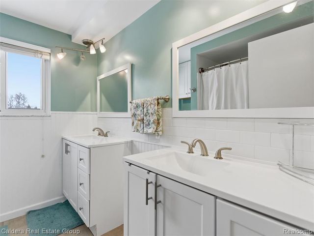 5920 Montgomery Drive, Utica, MI 48316