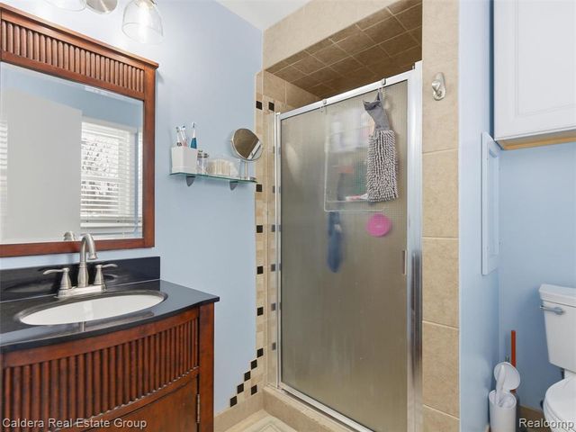 5920 Montgomery Drive, Utica, MI 48316