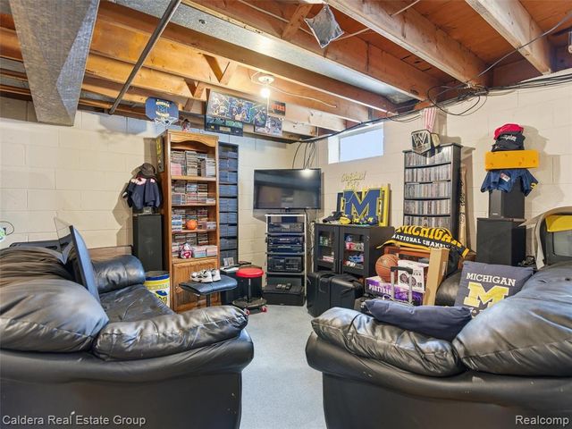 5920 Montgomery Drive, Utica, MI 48316