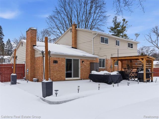 5920 Montgomery Drive, Utica, MI 48316