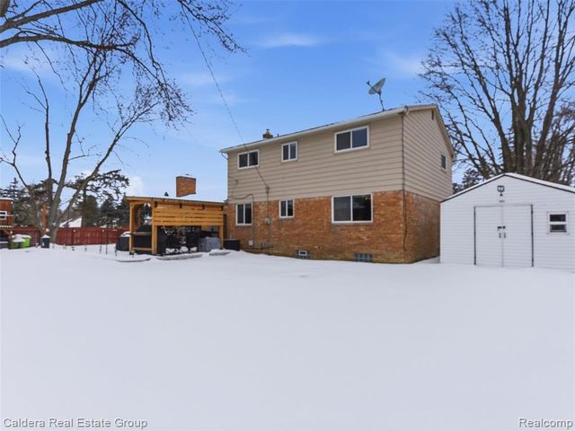 5920 Montgomery Drive, Utica, MI 48316