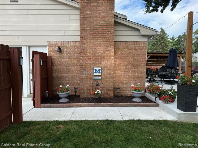 5920 Montgomery Drive, Utica, MI 48316