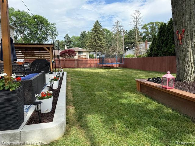 5920 Montgomery Drive, Utica, MI 48316