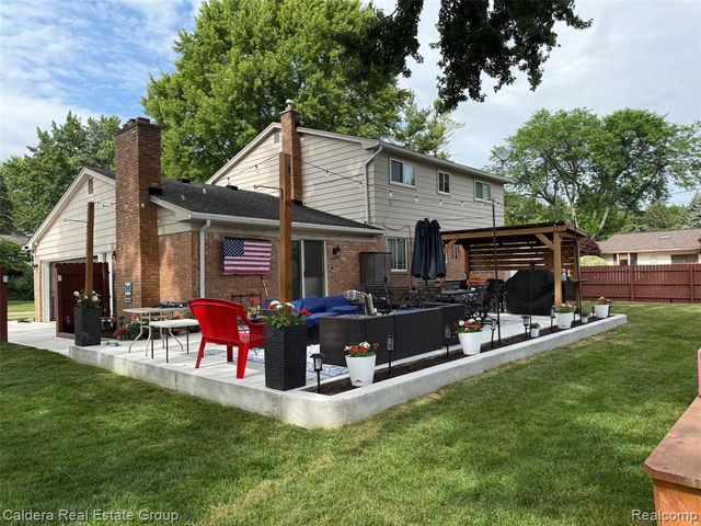 5920 Montgomery Drive, Utica, MI 48316