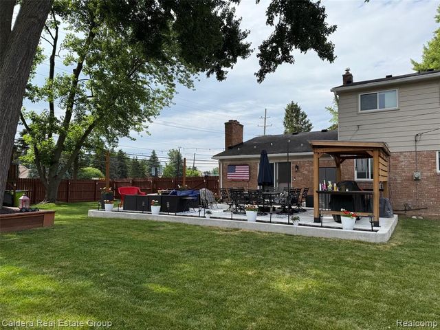 5920 Montgomery Drive, Utica, MI 48316