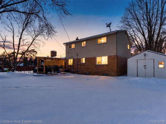 5920 Montgomery Drive, Utica, MI 48316