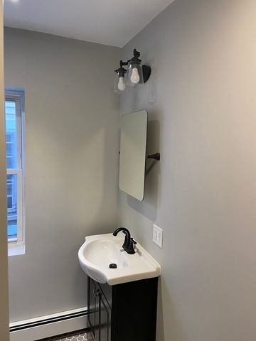 46 Court St 2, Plymouth, MA 02360