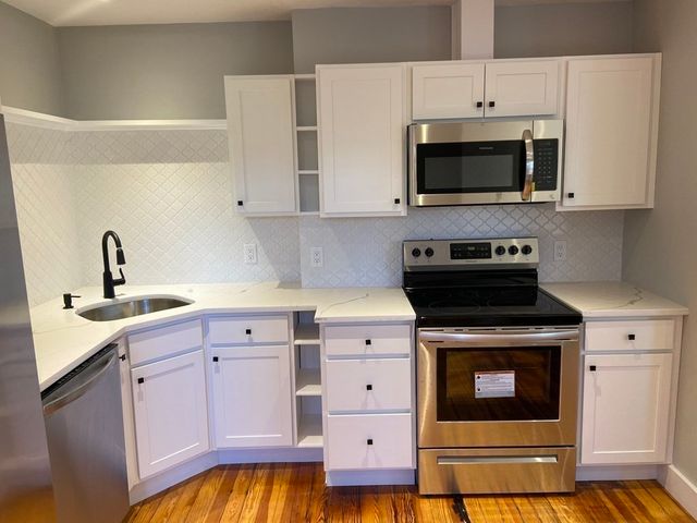 46 Court St 2, Plymouth, MA 02360