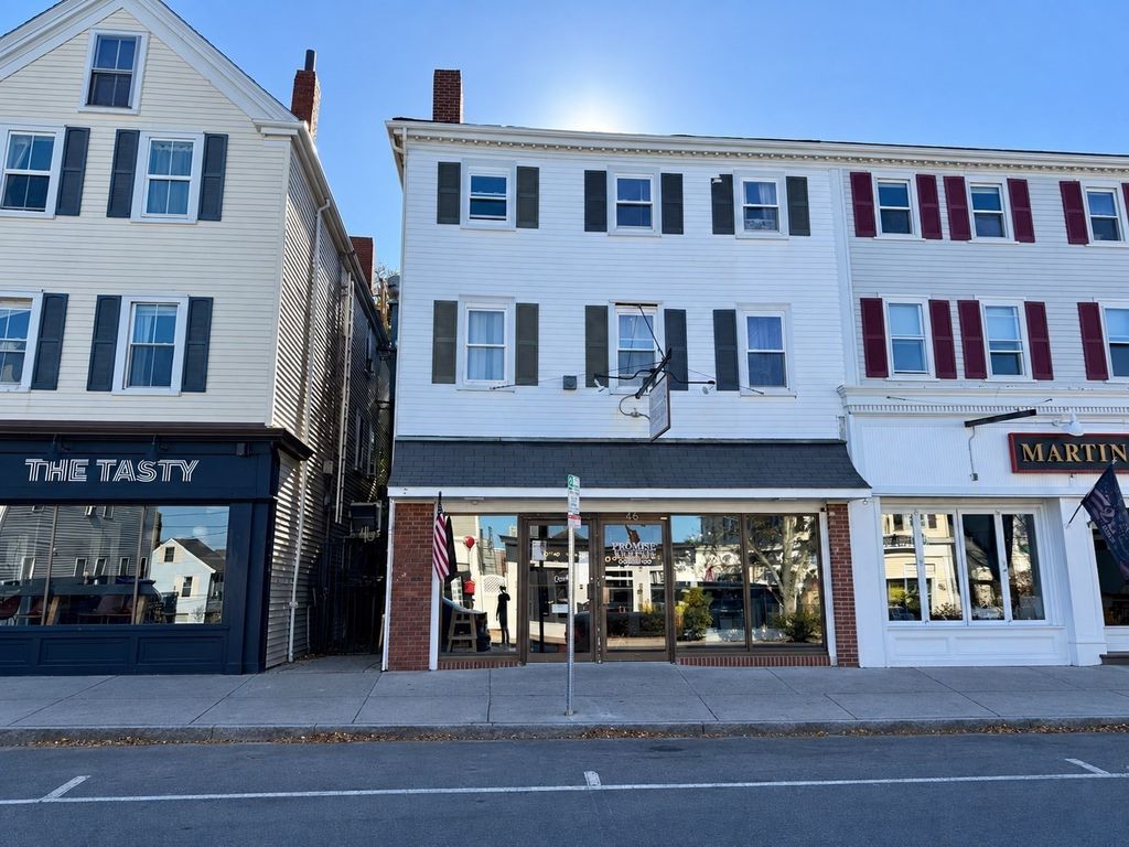 46 Court St 2, Plymouth, MA 02360