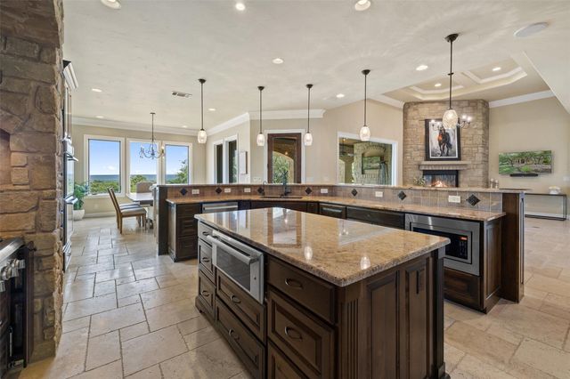 101 Hidden Hills CV, Spicewood, TX 78669