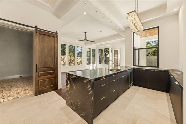 318 Knipp Road, Houston, TX 77024