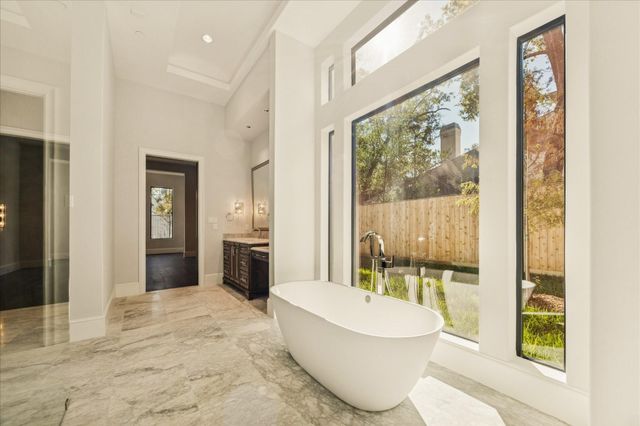 318 Knipp Road, Houston, TX 77024