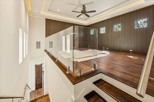 318 Knipp Road, Houston, TX 77024