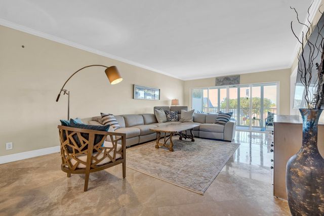 3050 NE 48th Court 305, Lighthouse Point, FL 33064