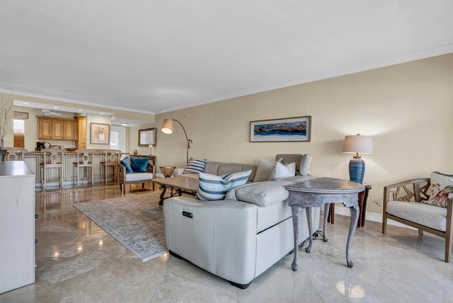 3050 NE 48th Court 305, Lighthouse Point, FL 33064
