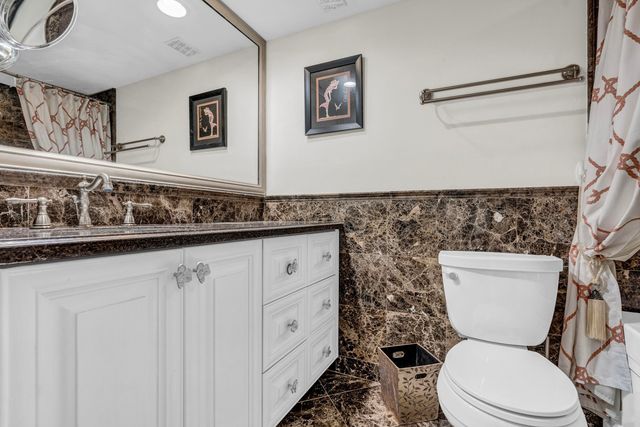 3050 NE 48th Court 305, Lighthouse Point, FL 33064