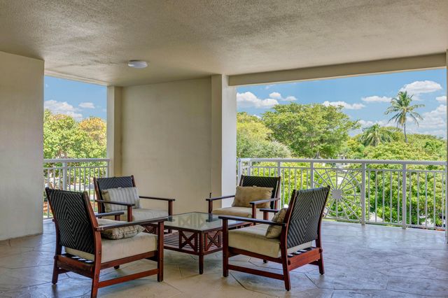 3050 NE 48th Court 305, Lighthouse Point, FL 33064