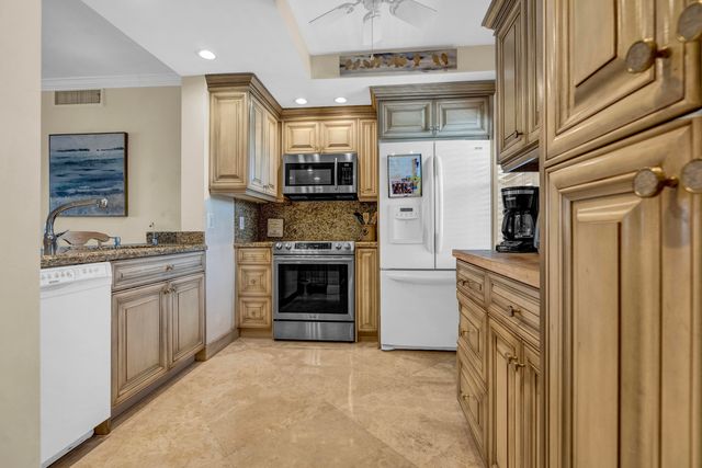 3050 NE 48th Court 305, Lighthouse Point, FL 33064