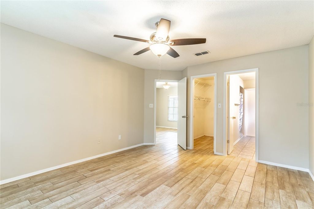 Image 6 of property listing at 9624 TETLEY COURT, Orlando, FL 32817