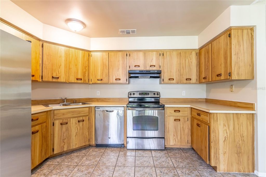 Image 7 of property listing at 9624 TETLEY COURT, Orlando, FL 32817
