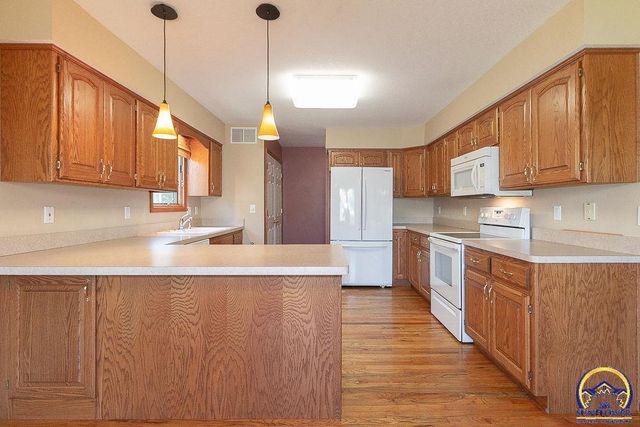 2829 SW Blue Stem DR, Topeka, KS 66614