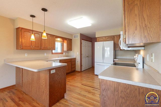 2829 SW Blue Stem DR, Topeka, KS 66614