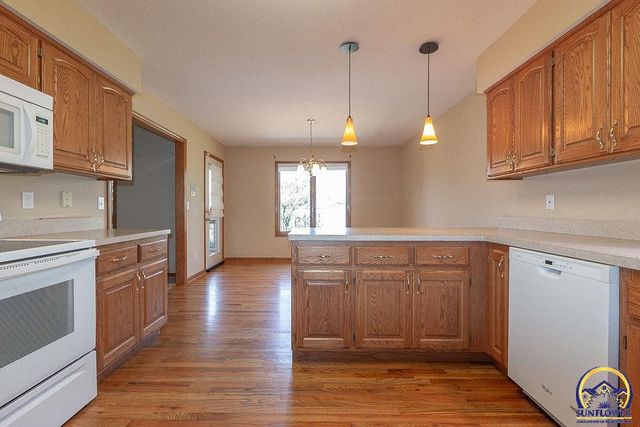 2829 SW Blue Stem DR, Topeka, KS 66614