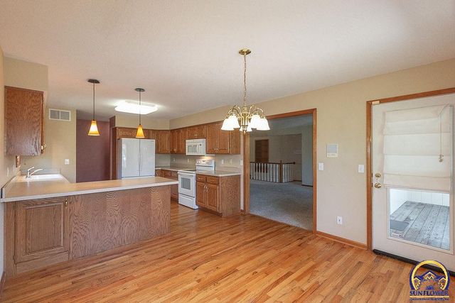 2829 SW Blue Stem DR, Topeka, KS 66614