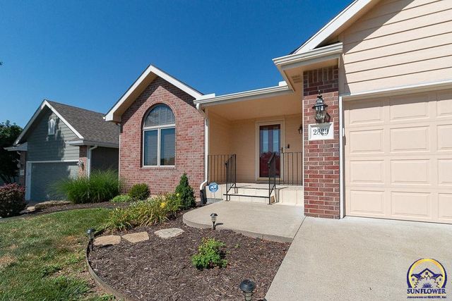 2829 SW Blue Stem DR, Topeka, KS 66614