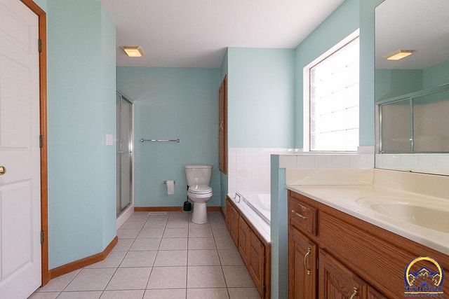 2829 SW Blue Stem DR, Topeka, KS 66614