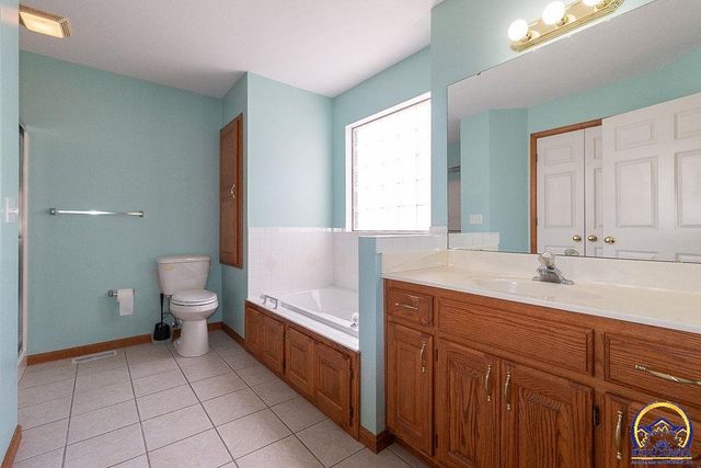 2829 SW Blue Stem DR, Topeka, KS 66614