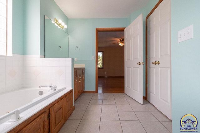 2829 SW Blue Stem DR, Topeka, KS 66614