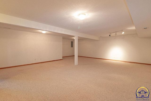 2829 SW Blue Stem DR, Topeka, KS 66614