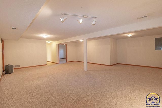 2829 SW Blue Stem DR, Topeka, KS 66614