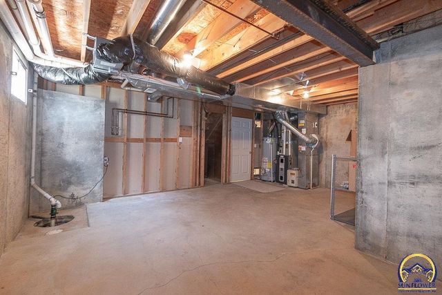2829 SW Blue Stem DR, Topeka, KS 66614