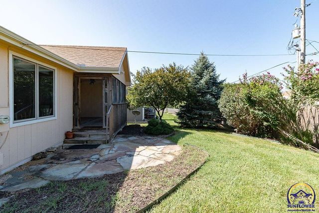 2829 SW Blue Stem DR, Topeka, KS 66614