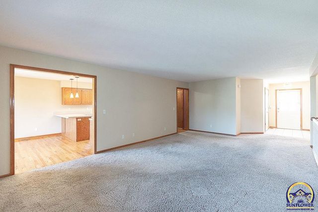 2829 SW Blue Stem DR, Topeka, KS 66614