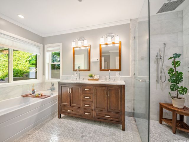 1002 Lunaai Street, Kailua, HI 96734