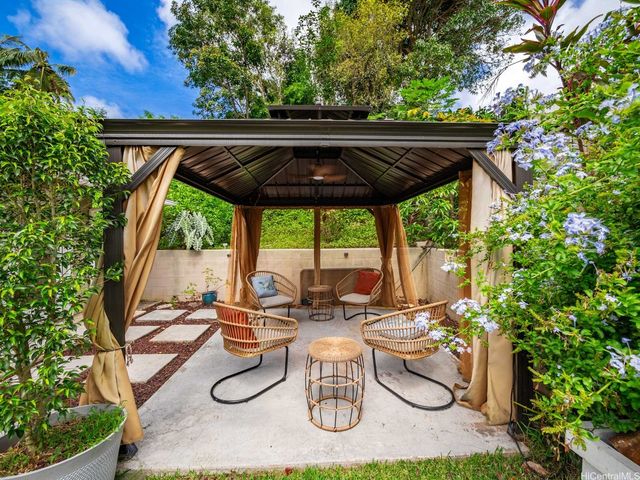 1002 Lunaai Street, Kailua, HI 96734