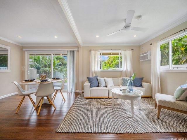1002 Lunaai Street, Kailua, HI 96734
