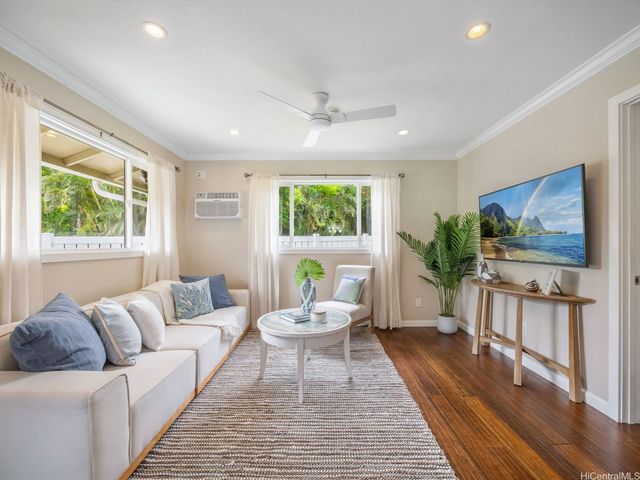 1002 Lunaai Street, Kailua, HI 96734