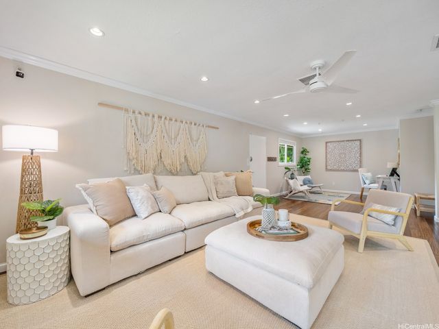 1002 Lunaai Street, Kailua, HI 96734