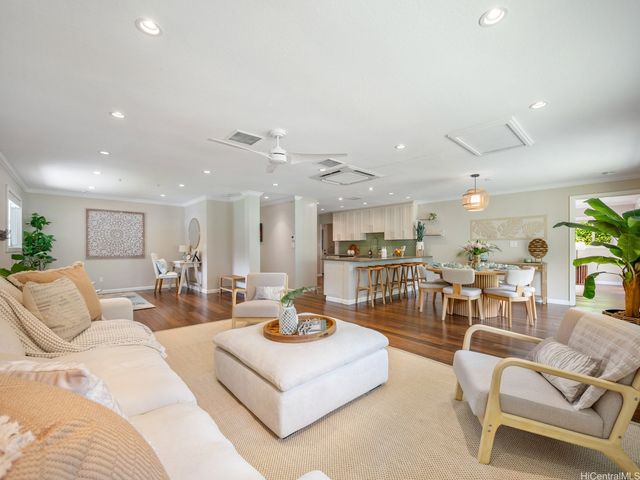 1002 Lunaai Street, Kailua, HI 96734