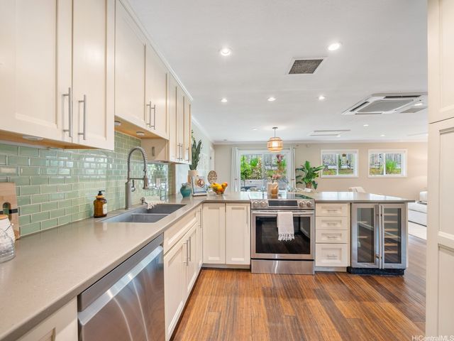 1002 Lunaai Street, Kailua, HI 96734