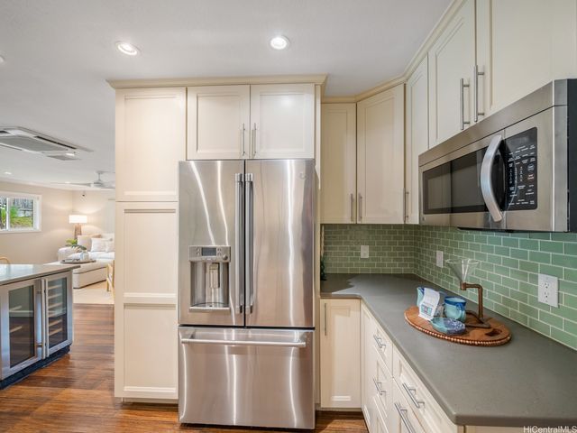 1002 Lunaai Street, Kailua, HI 96734